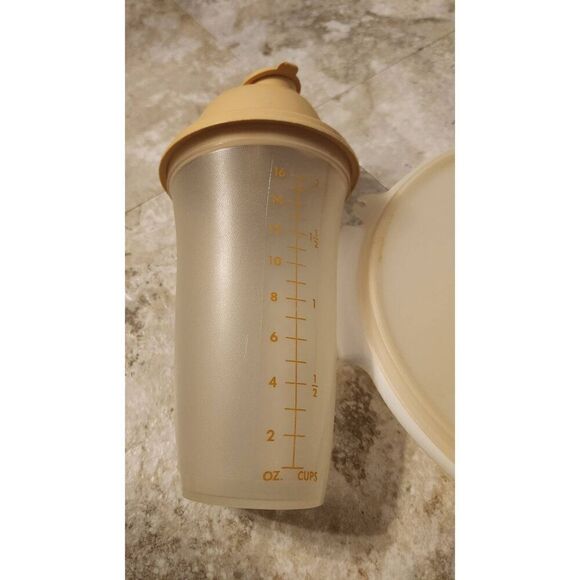 Tupperware shaker container, vintage - Picture 5 of 6